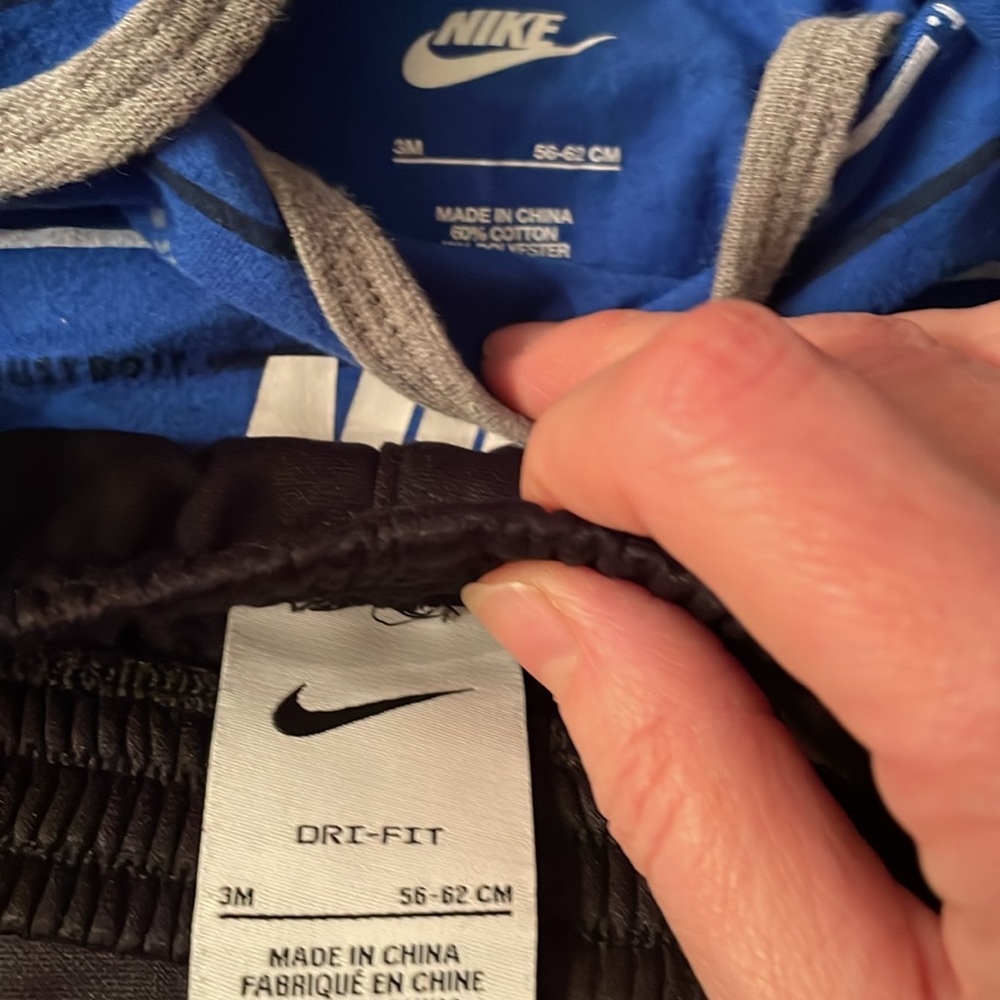 Nike - Picture 4 of 5